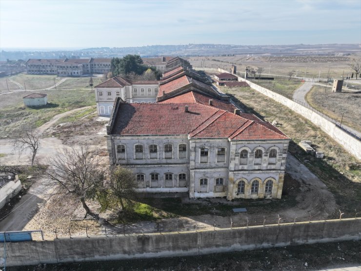 Edirne'de uzun yıllar cezaevi olarak kullanılan Mahmudiye Kışlası kültür merkezi olacak