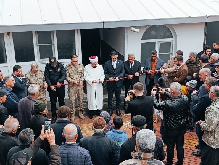 Gaziantep'te depremde yıkılan cami yeniden yapılarak ibadete açıldı