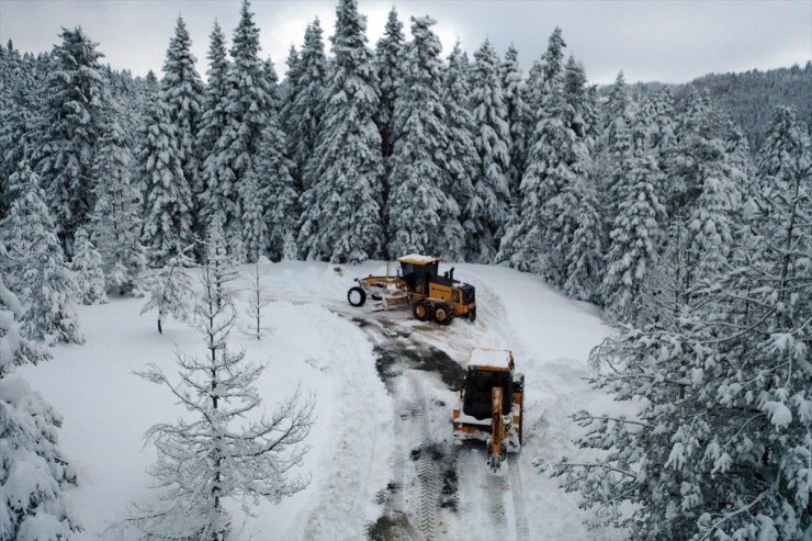 Kastamonu'da erken yağan kar "kar savaşçıları"nı mesaiye sonbaharda başlattı