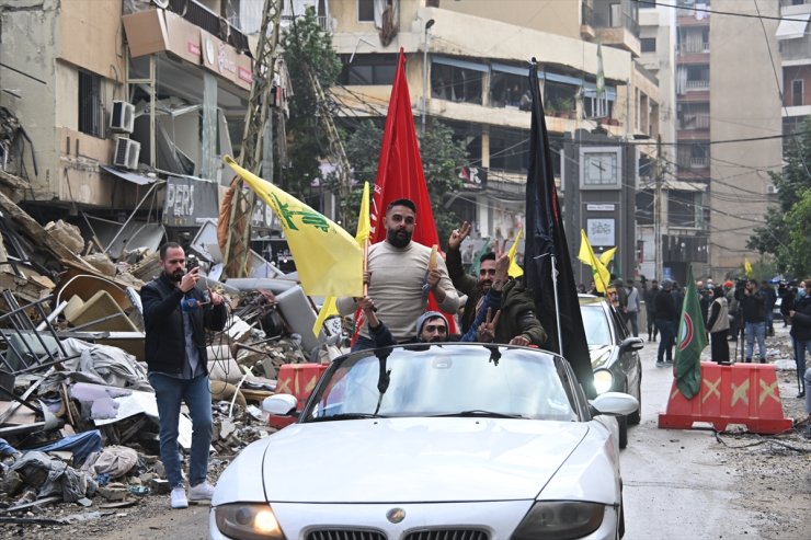 Lübnan'ın başkenti Beyrut'un güneyindeki Dahiye'de, İsrail'le ateşkes coşkuyla kutlandı