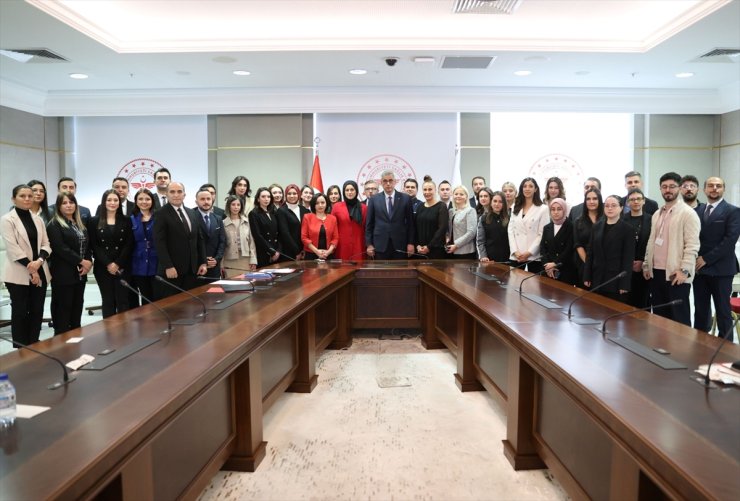 Sağlık Bakanı Memişoğlu, basın mensuplarıyla bir araya geldi: (1)