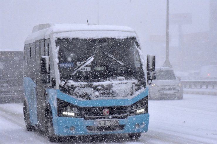 Van'da kar ve tipi etkisini sürdürüyor