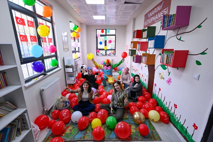 Kilometrelerce yol katedip kırsaldaki çocuklar için "Narin Kütüphanesi" kurdular