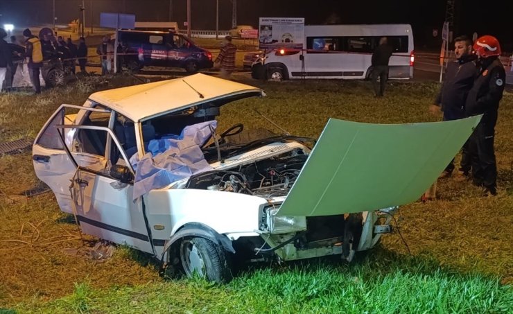 Sakarya'da iki otomobilin çarpıştığı kazada karı koca hayatını kaybetti