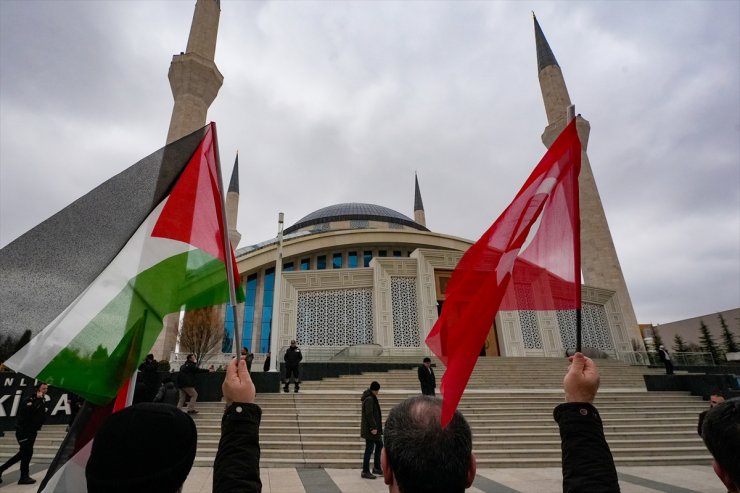 Ankara Filistin Dayanışma Platformu üyeleri, cuma namazı sonrası İsrail'i protesto etti