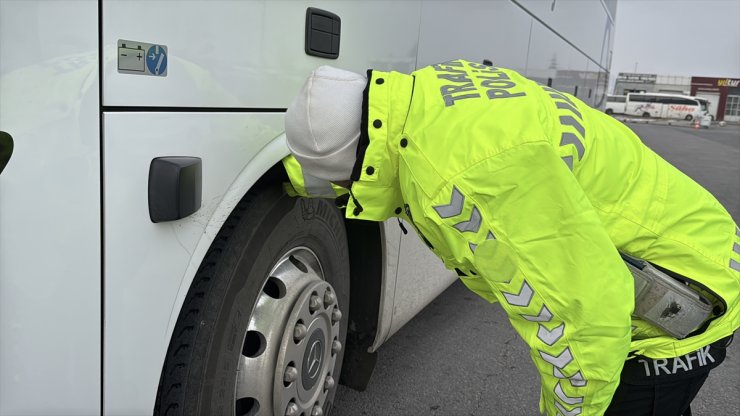 Kayseri'de yolcu otobüslerine yönelik lastik denetimi yapıldı