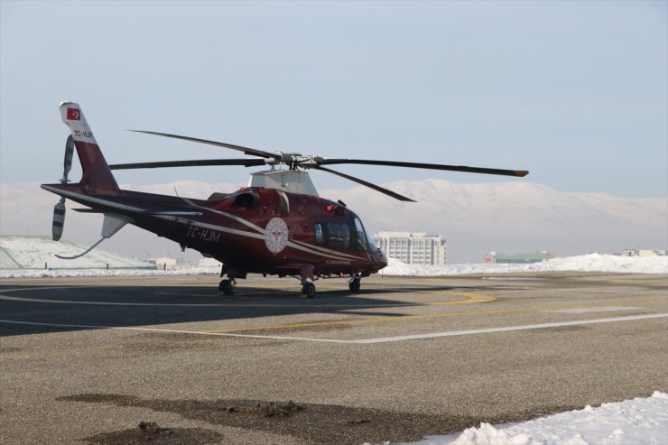 Erzurum'da kalp krizi geçiren kişi ambulans helikopterle hastaneye yetiştirildi