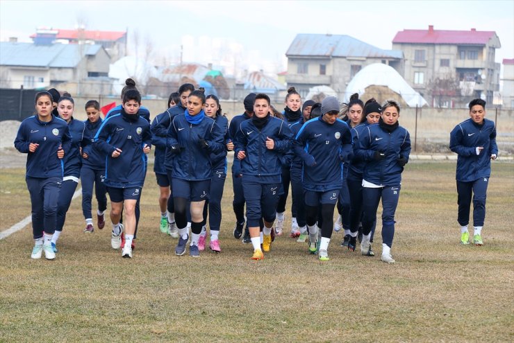 Kadınlar 1. Ligi'nin gol yemeyen tek takımı Yüksekova Spor'da hedef liderliği sürdürmek