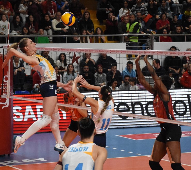 Voleybol: Vodafone Sultanlar Ligi