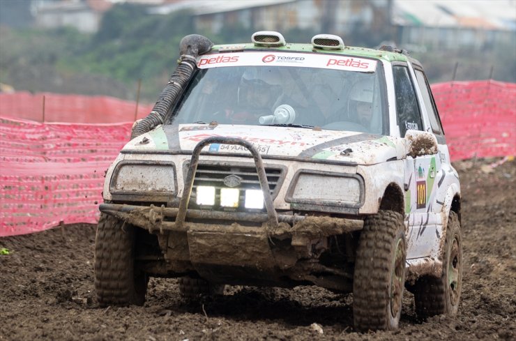 Off-road tutkunu kadın doktor pistlerde rüzgar estiriyor