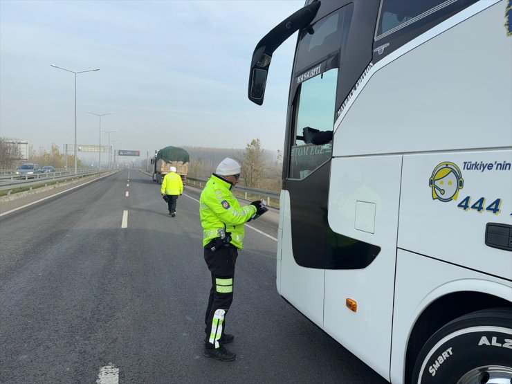 Düzce'de zorunlu kış lastiği uygulaması yapıldı