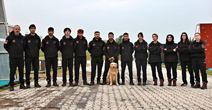 Ondokuz Mayıs Üniversitesinin köpekli arama kurtarma takımı olası afetlere eğitimlerle hazırlanıyor