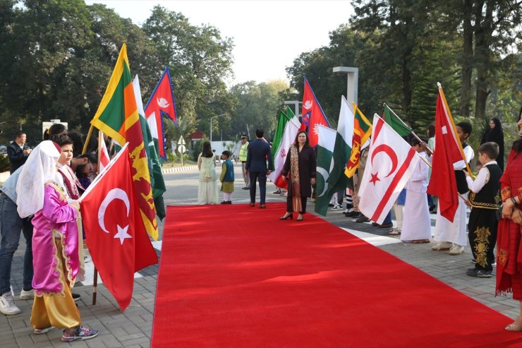 Pakistan Dışişleri Bakanlığında düzenlenen kermeste yabancı kültürler tanıtıldı