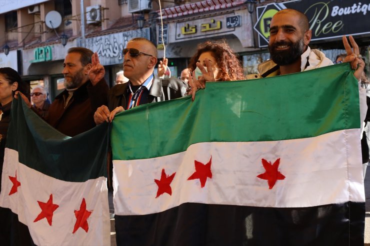 Suriye'nin güneyindeki Suveyda'da rejim karşıtı gösteri düzenlendi