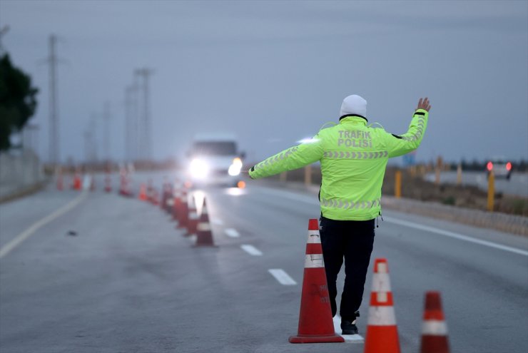 Trakya'da trafik ekipleri ticari araçlarda "zorunlu kış lastiği" denetimi yaptı