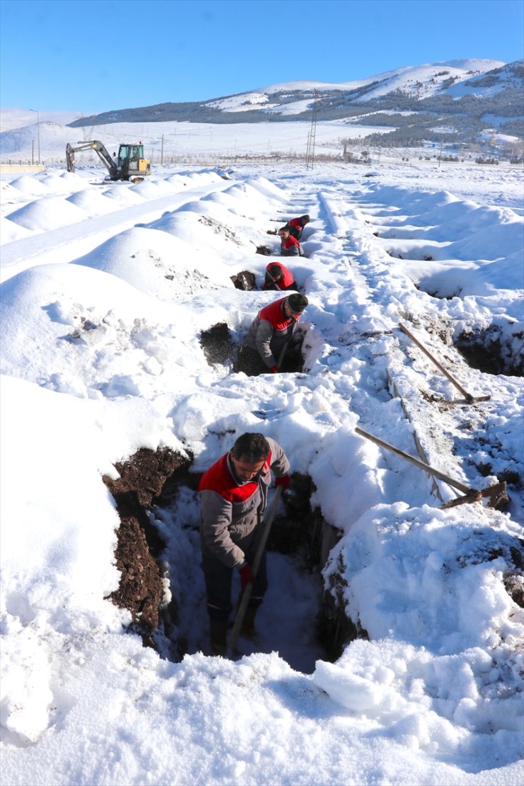 Erzurum'da toprağın donması nedeniyle 500 mezar yeri şimdiden hazırlandı