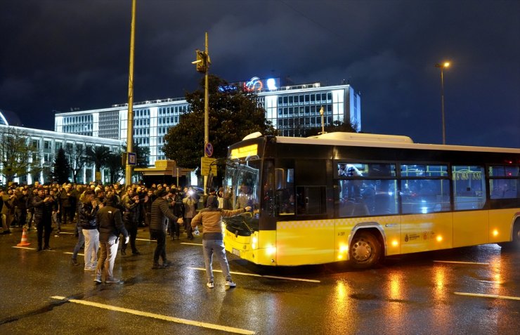 İETT'ye bağlı özel halk otobüsü sahipleri, Saraçhane'de eylem yaptı