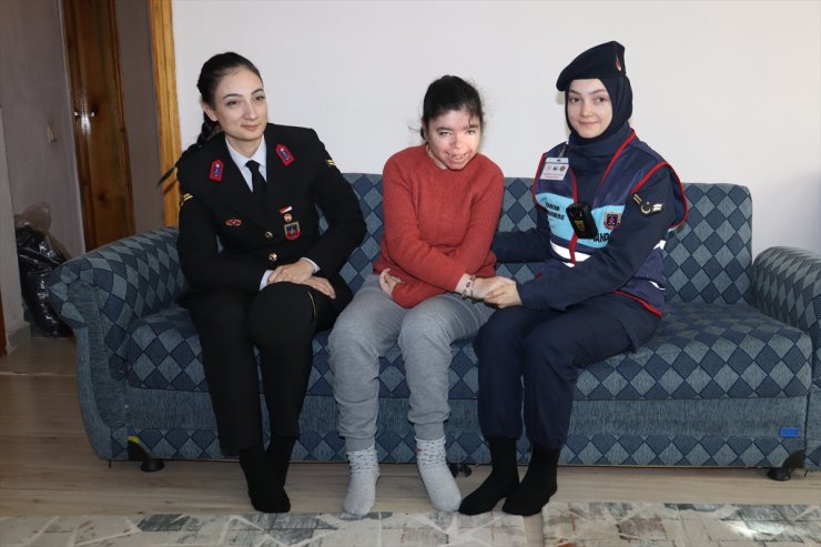 Nevşehir'de asker olma hayali kuran engelli Zeynep'e Jandarma'dan jest