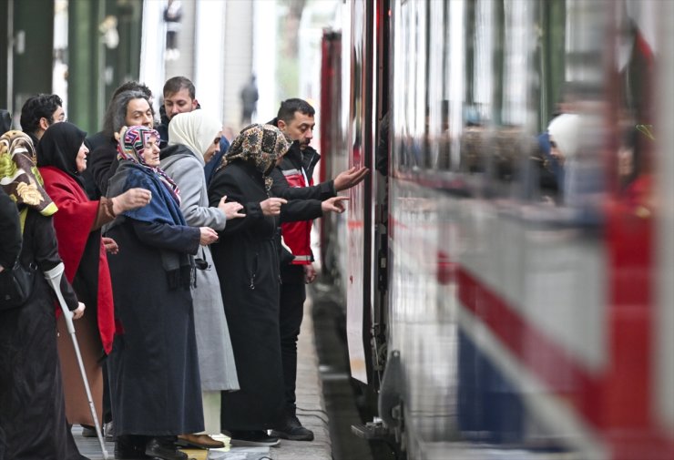 "Turistik Tuz Ekspresi Engelleri Kaldırmak İçin Sefere Çıkıyor Projesi" treni, Ankara'dan uğurlandı