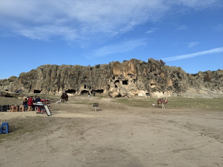 Frigya'da yıl boyunca turizm hareketliliği yaşanıyor