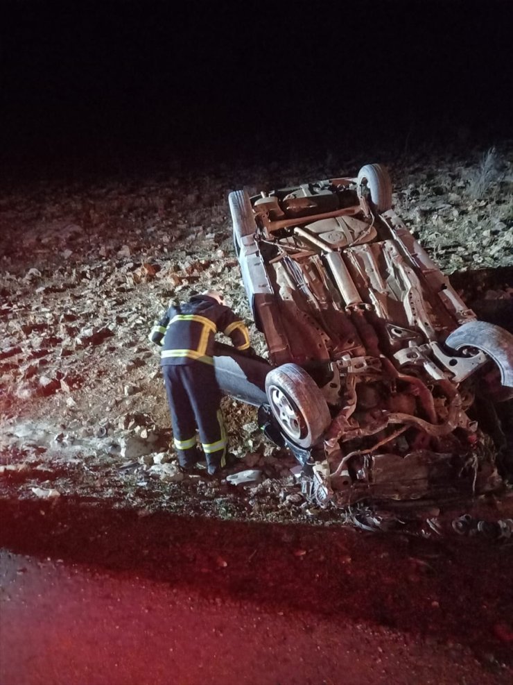 Mardin'de devrilen otomobildeki 7 kişi yaralandı