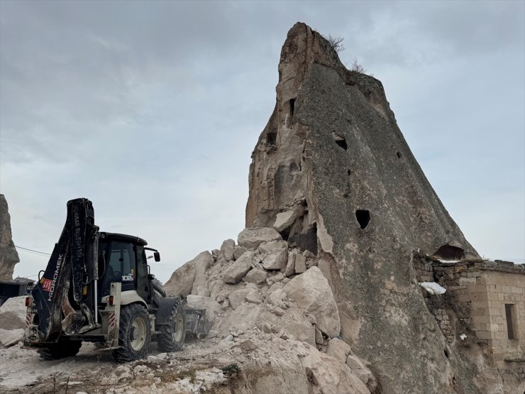 Kapadokya'da peribacasındaki çökme anı güvenlik kamerasında