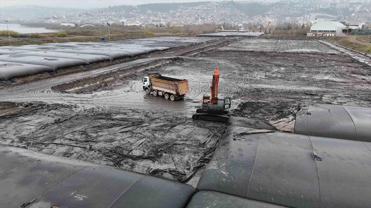 İzmit Körfezi'nden 1,5 yılda 66 bin kamyon dip çamuru çıkarıldı