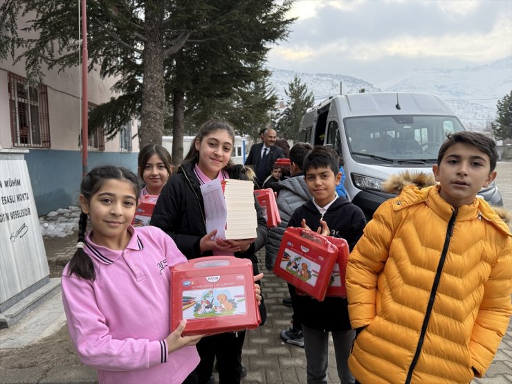 Kahramanmaraş'ta ortaokul öğrencileri birikimleriyle akranlarına destek oldu