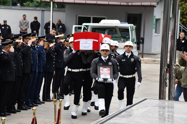 GÜNCELLEME - Adana'da otomobilin çarpması sonucu şehit olan polis için tören düzenlendi