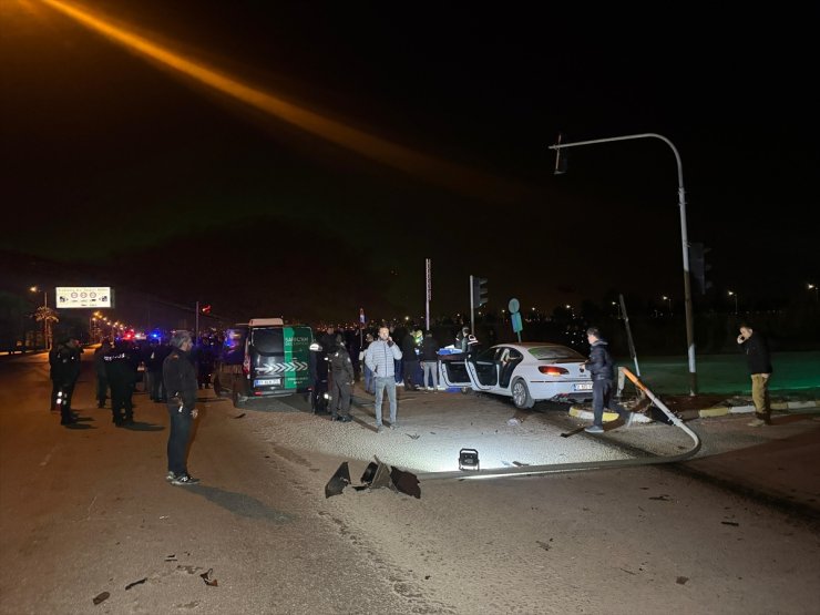 Adana'da uygulama noktasında otomobilin çarptığı polis şehit oldu