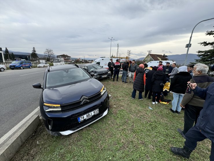 Düzce'de otomobil ile cipin çarpıştığı kazada 2 kişi yaralandı