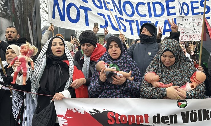 İsrail'in Gazze ve Lübnan'daki saldırıları Berlin'de protesto edildi