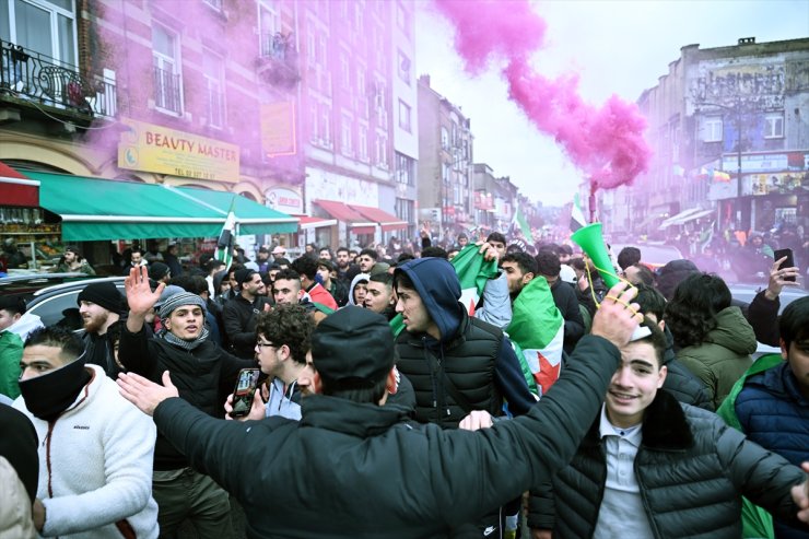 Belçika'da Suriyeliler, Baas rejiminin devrilmesini başkent Brüksel'de kutladı