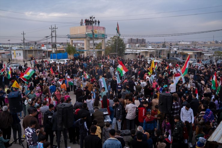 Irak'taki Suriyeli sığınmacılar, Esed rejiminin devrilmesini kutladı