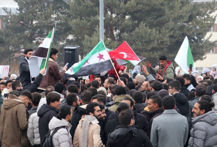 Erzurum'da Suriyeliler, Baas rejiminin devrilmesini kutladı