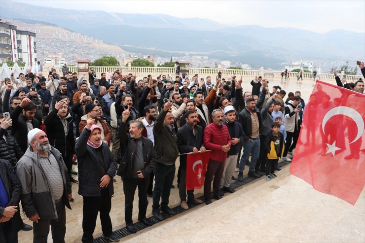 Baas rejiminin devrilmesi Kahramanmaraş ve Gaziantep'te kutlandı