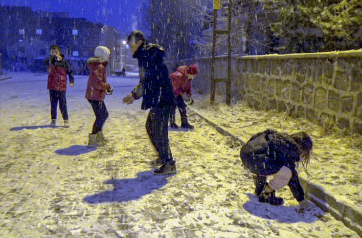 Kars'ta kar yağışı etkili oldu