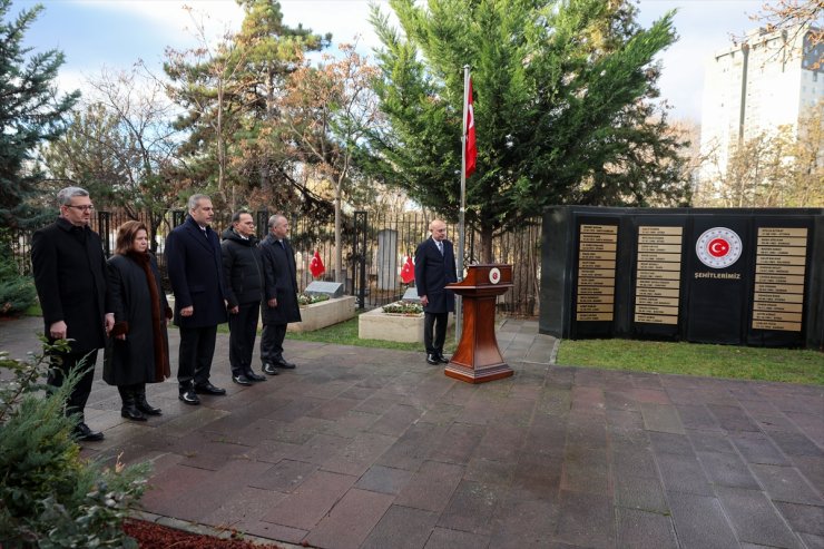 Bakan Fidan, bakan yardımcıları ve büyükelçilerle Anıtkabir ve Dışişleri Şehitliği'ni ziyaret etti