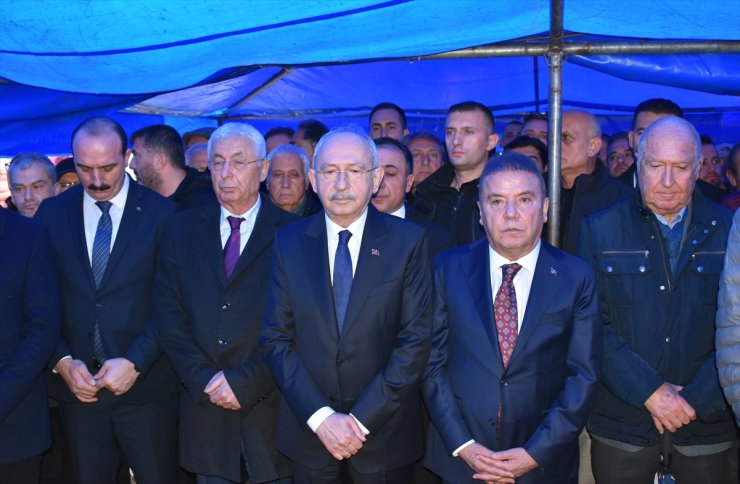 Eski CHP Genel Başkanı Kılıçdaroğlu, Antalya'da dünürünün cenaze törenine katıldı