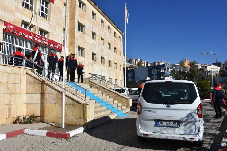 Şırnak'ta Tarım ve Orman Bakanlığının desteklerini köy köy gezerek çiftçilere anlatıyorlar