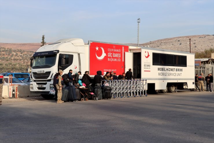 Ülkelerine dönen Suriyeliler için Hatay sınırında mobil hizmet aracı konuşlandırıldı