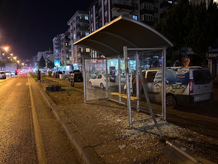 Samsun'da kamyondan fırlayan teker durakta bekleyen genç kızı yaraladı