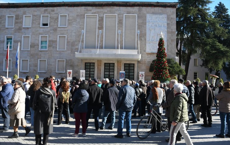 Arnavutluk'ta emekliler, maaşlarının artırılması için yeniden protesto düzenledi