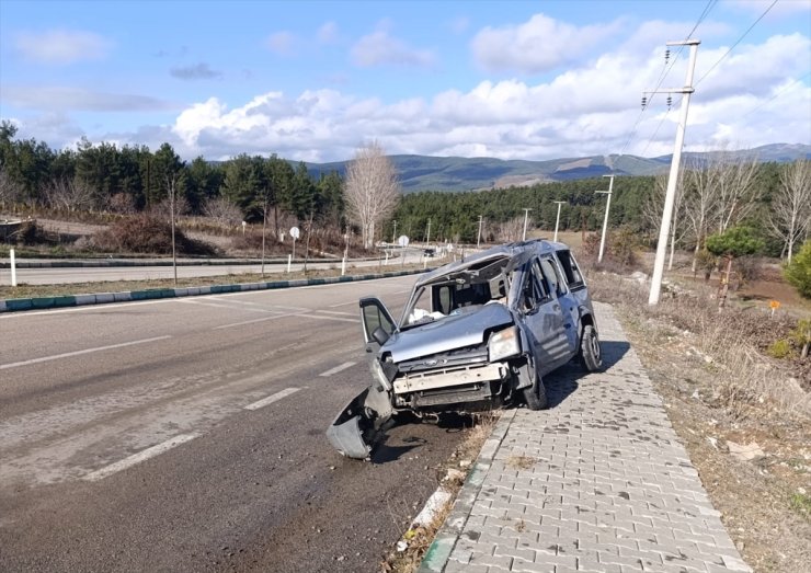 Bursa'da tırla çarpışan hafif ticari aracın sürücüsü öldü