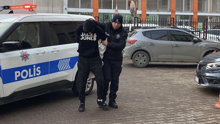 Kayseri'de polisin "dur" ihtarına uymayan otomobildeki şüpheliler kovalamaca sonucu yakalandı