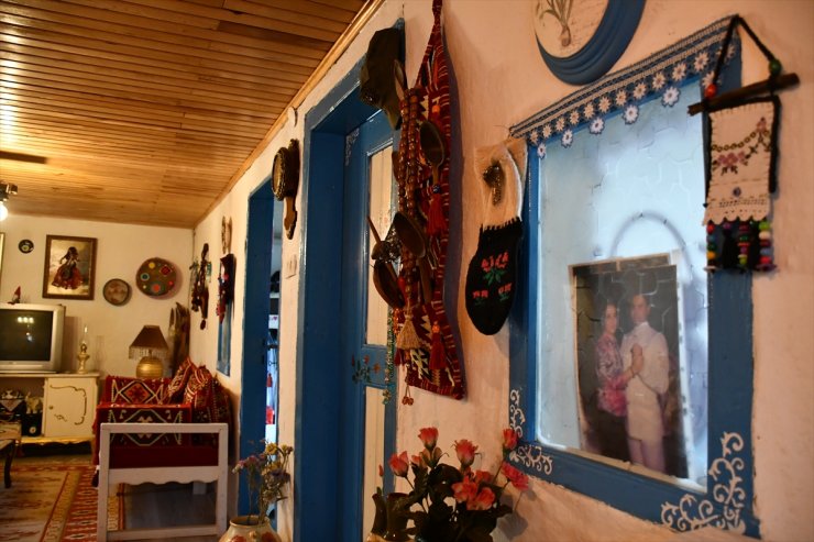 Bilecikli çift 70 yıllık eski mandırayı nostaljik köy evine dönüştürdü