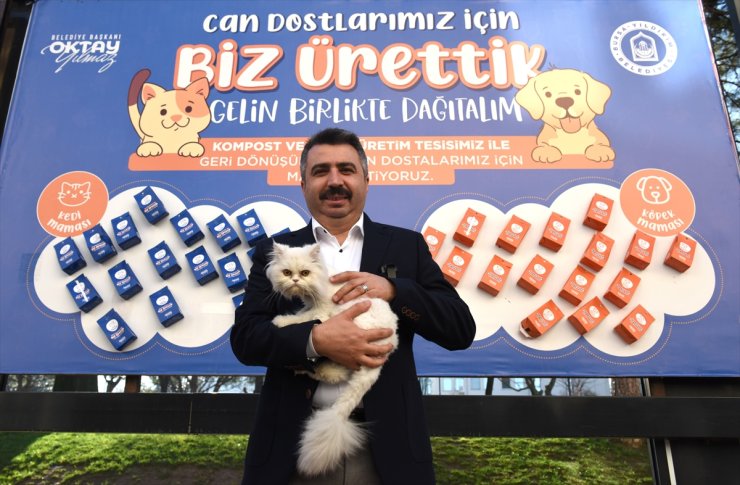 Bursa'da atık gıdalar sokak hayvanlarına mama oluyor