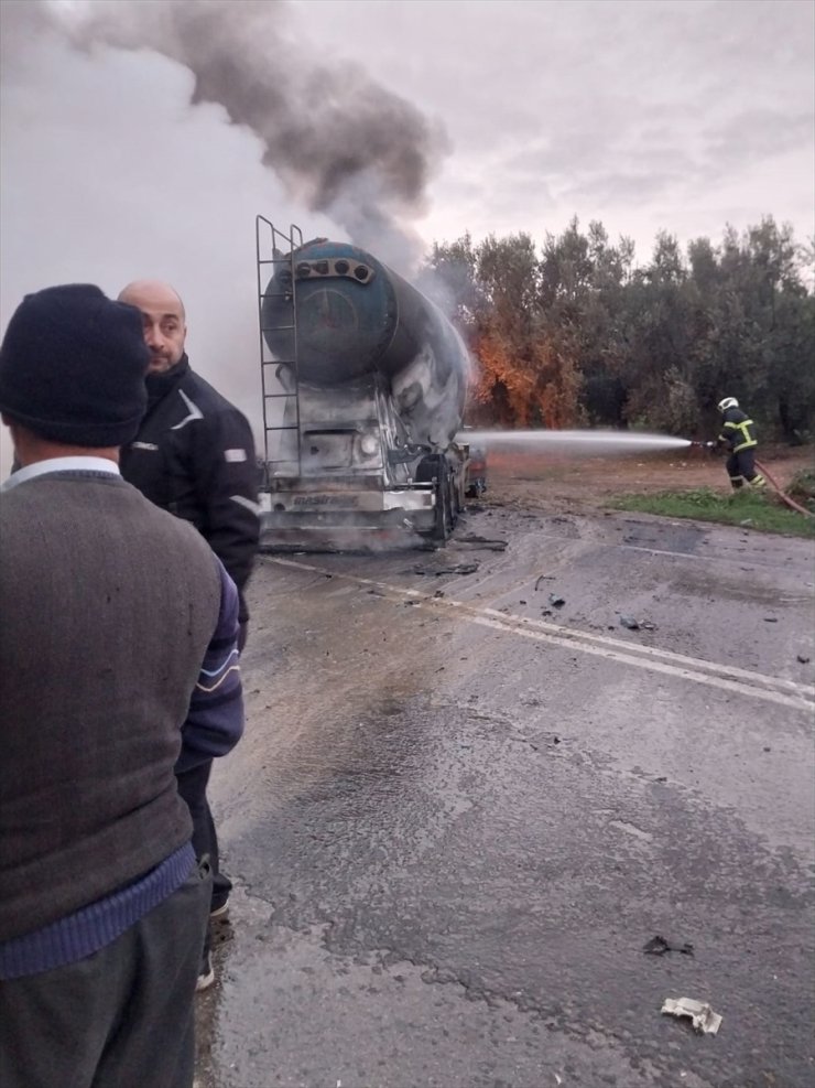 GÜNCELLEME - Bursa'da tankerle çarpışan otomobildeki 1 kişi öldü, 1 kişi yaralandı