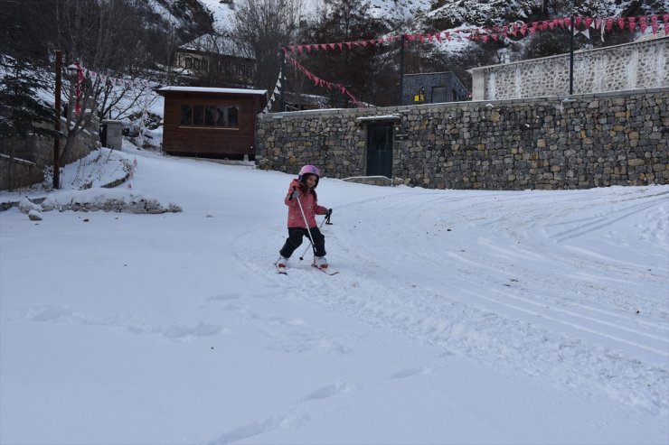 Karadeniz'de kar hayatı olumsuz etkiledi