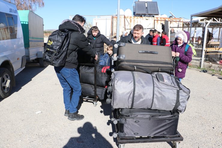 Türkiye'deki Suriyeliler ülkelerine dönüyor